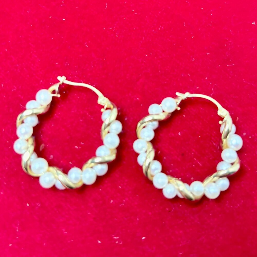 White Pearl1.5-2mm and 10k yellow gold hoop earring.